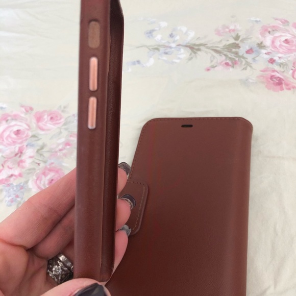 Rockform Genuine Leather iPhone wallet case - Picture 6 of 7